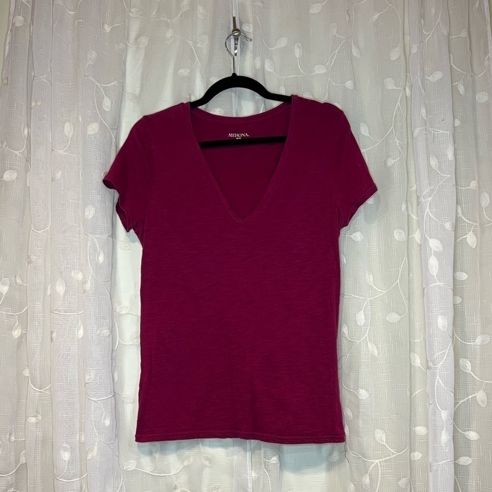 🥳 4 for $20 Sale!! 🥳 Merona V Neck T-Shirt, Size Medium (Juniors)